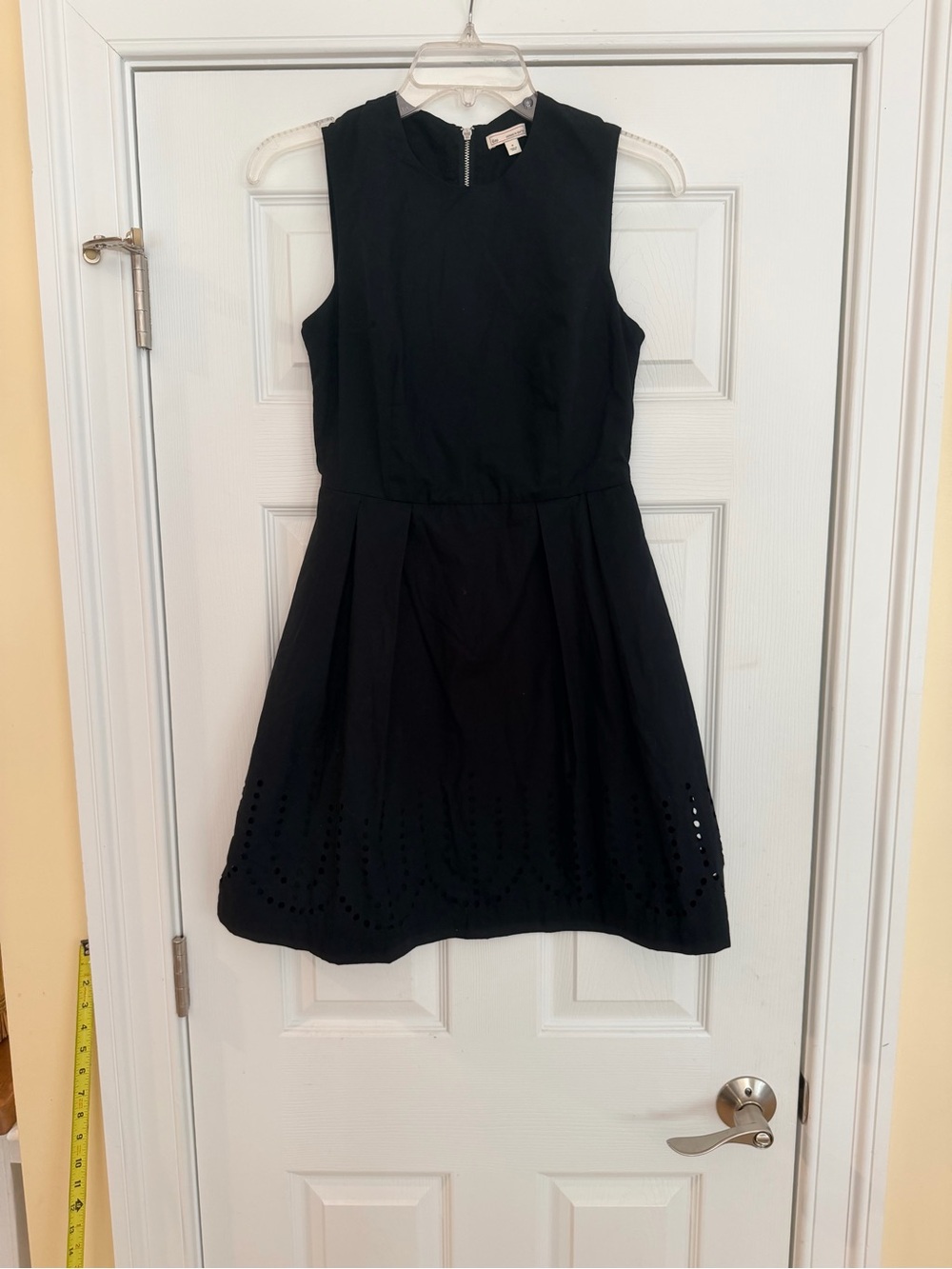 Ladies Size 0 "GAP" Black Sleeveless Fit-and-Flare Dress GUC